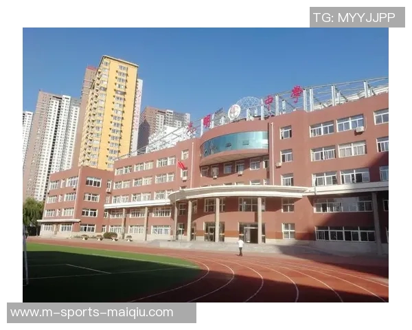 许钟豪的奋斗历程与人生哲学：从平凡到卓越的成长之路