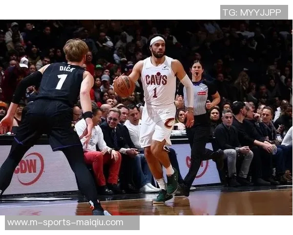 金州勇士与多伦多猛龙的激烈对决揭示了NBA赛季的精彩瞬间与球队实力较量 金州勇士与多伦多猛龙的激烈对决揭示了NBA赛季的精彩瞬间与球队实力较量